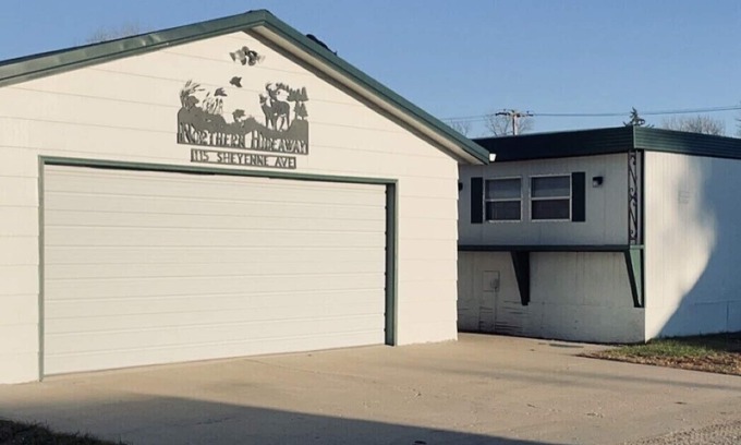 Sheyenne Cabina | Newly Remodeled Family Friendly Hunting Lodge