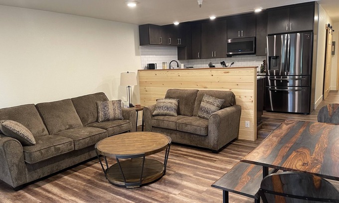 Alyeska Condominio | Newly remodeled Girdwood condo, steps from the ski slopes
