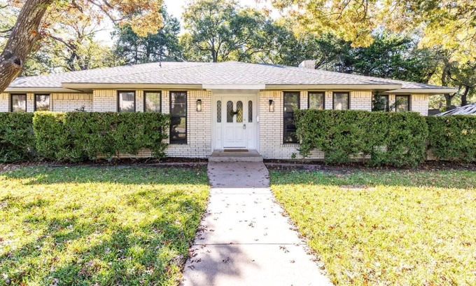 Oak Cliff Casa | Newly remodeled home near the heart of Dallas