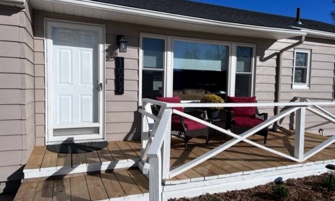 Hutchinson Casa | Newly remodeled home in a safe/quiet neighborhood located near fairgrounds.