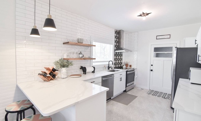 Belmont Historic District Casa | Newly remodeled luxury cottage in Belmont, NC Walk to Kevin Loftin Park