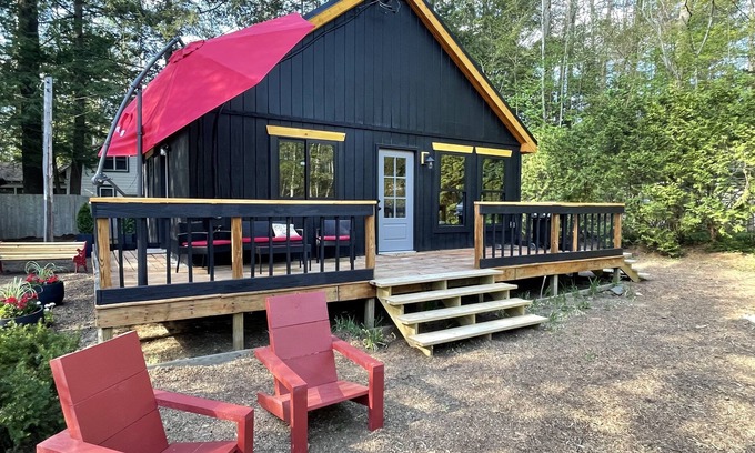 Lake Luzerne-Hadley Cabina | Newly Remodeled Modern Cabin, 1/10th mile to Beach