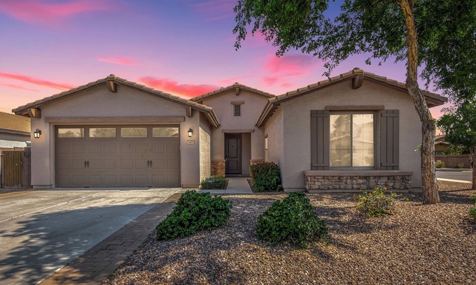 Freeman Farms Casa | ¡TODO LO QUE NECESITAS ES TU ROPA!