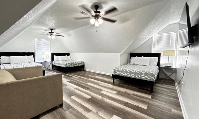 Southwind Casa | Newly remodeled Spacious 6 BR home in East Memphis