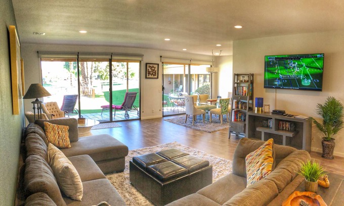 Bermuda Dunes Condominio | Recientemente remodelado unidad con piscina, campo de golf y vistas a la montaña!