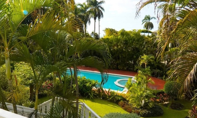 Mango Walk Apartamento | Newly remodeled unit in gated complex.