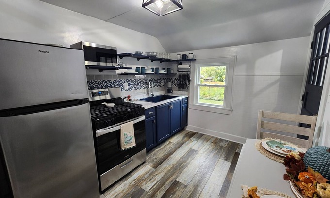 Fairport Harbor Apartamento | Newly Remodeled - Quiet 1 Bedroom Apartment with View of Lake Erie