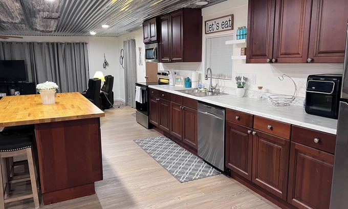 El Jobean Casa | Newly remodeled, 2bd/2bath, deepwater canalfront mobile home, in Port Charlotte