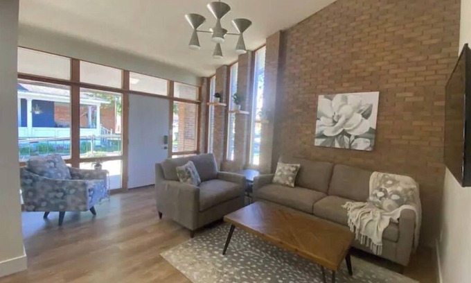 Tiffin Apartamento | Newly remolded! Near Downtown DORA district!