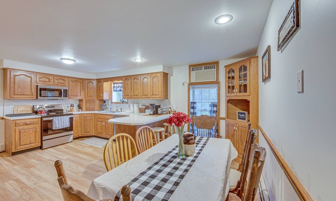 Mount Pleasant Mills Casa | Fishing Retreat on 60-Acre Dutch Country Farm!