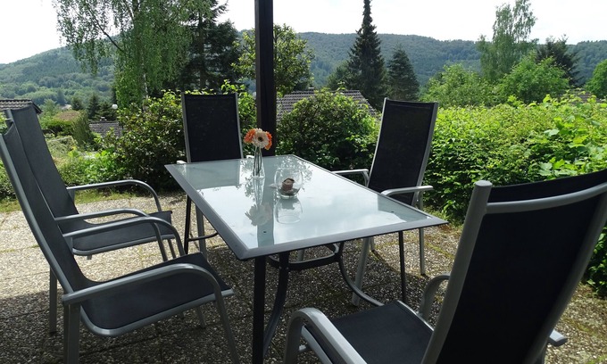 Hamm Casa | Casa recientemente renovada con grandes comodidades entre bosque y el lago.