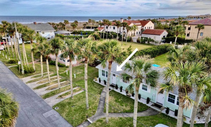 St. Augustine Beach Cabaña | Newly Renovated 1 Bedroom + Office/Den Cottage on Oceanfront Property with Pool Access - St. Augustine Beach