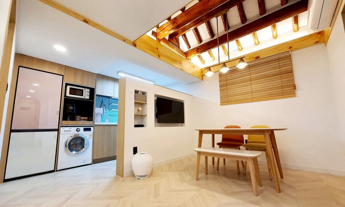 Mapo Casa | Newly Renovated 100-Year-Old House for 4pax [Gongdeok Stn./Hongdae/Seoul Stn.]