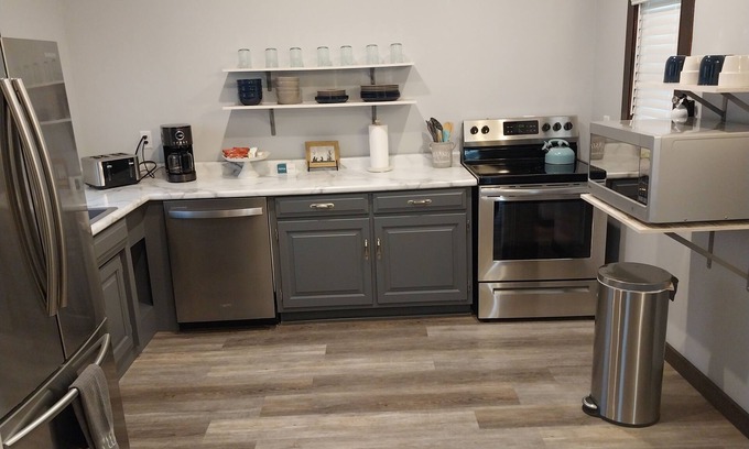 Kidron Otro | Newly Renovated 1900 Farmhouse in the Heart of Ohio's Amish Country-Kidron!!