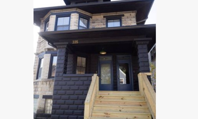 Forest Park Apartamento | Newly renovated 2-bedroom flat in charming Forest Park, Pet Friendly!
