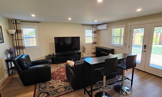 Santa Clara Apartamento | Newly renovated 2-bedroom home with AC in quiet neighborhood Santa Clara