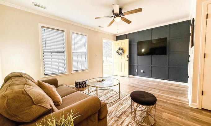 Southwest Raleigh Casa | Newly renovated 2 bdr townhome w king bed