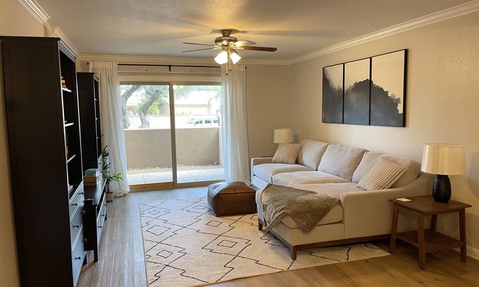 South Scottsdale Condominio | Newly Renovated 2 Bed / 2 Bath Corner Unit