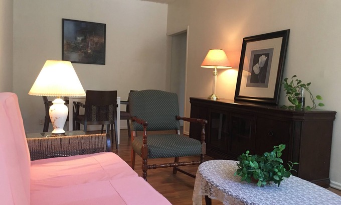 Winnipeg Casa | Newly renovated 2-bedroom house with WiFi in Winnipeg heart