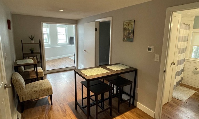 Dedham Apartamento | NEWLY RENOVATED 2 BEDROOM, CLOSE TO EVERYTHING