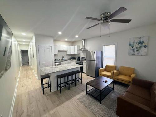 Durham Casa | Newly Renovated 2 Bedroom - A Seasoned Superhost