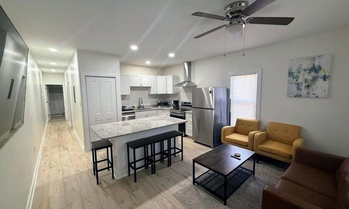 Durham Apartamento | Newly Renovated 2 Bedroom - A Seasoned Superhost