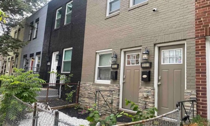 Northeast Casa | Newly Renovated 2BD 2BR unit in the heart of NE DC!