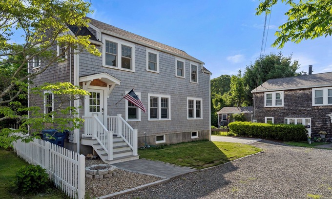 Rockport Casa | Newly Renovated 2BR Rockport Home w/ parking Steps to Back Beach+Bearskin Neck!