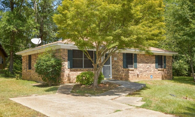 Louisville Casa | Newly Renovated 3-Bedroom - William's Haven 5C with WiFi & AC, Louisville MS