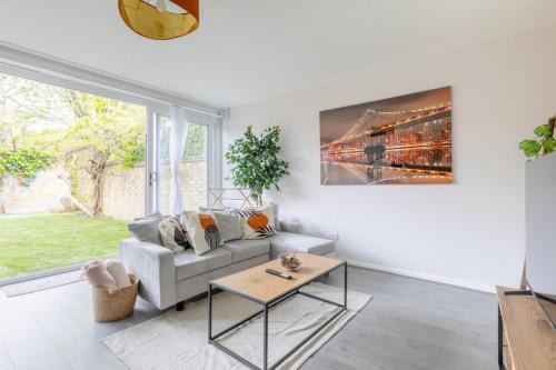 Mildmay Casa | Newly Renovated 3BD Home Islington!