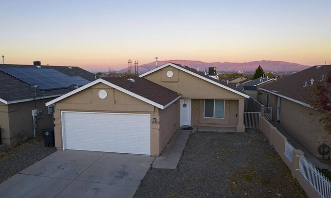 Westgate Heights Casa | Newly renovated 3Bed 2Ba Family Home with Mountain View