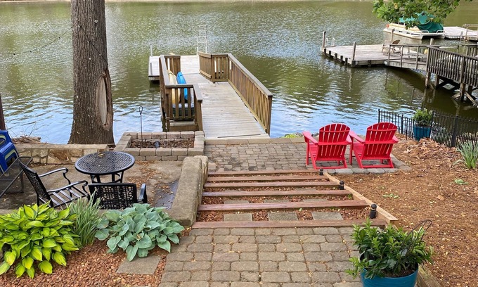 Southmont Casa | ¡GRAN VALOR! Muelle privado con rampa para botes cerca. Kayaks GRATIS / Firepit / Flotadores / WiFi