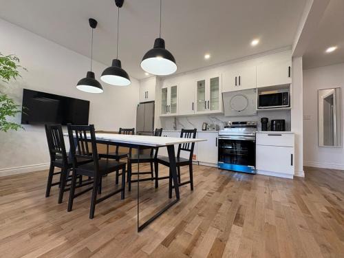 Cote-Des-Neiges—Notre-Dame-De-Grace Apartamento | Newly Renovated 3BR 2BA Spacious and Modern
