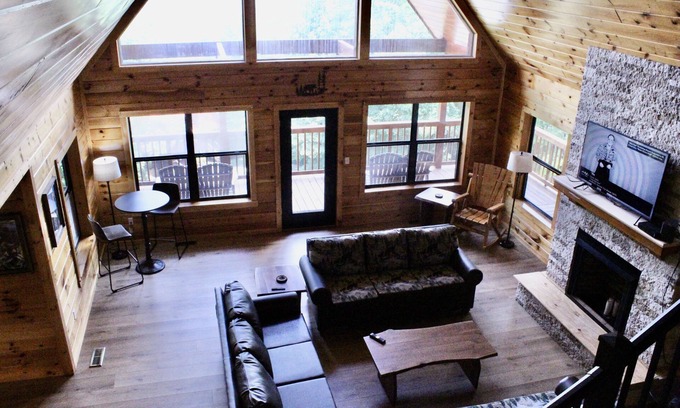 Wears Valley Cabina | NEWLY RENOVATED 4 br, Beautiful Views, Game Room, Theater Room, Sleeps 12