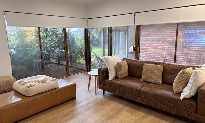 Yarrawonga Casa | Newly Renovated 4 bedroom, 3 bathroom House with Pool. Walk Everywhere
