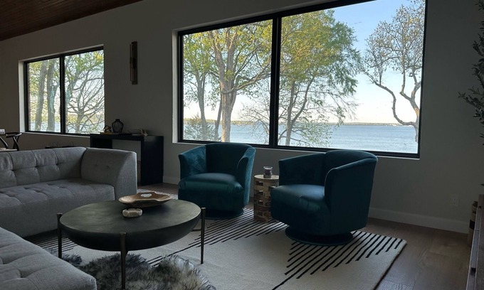 Vinita Casa | Newly Renovated 4B, 2.5 bath Lakefront home with South Grand Lake Views and dock