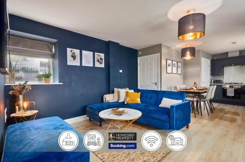 Leeds Casa | Newly Renovated 4BDR Cottage House By Homebird Property Management Short Lets & Serviced Accommodation Leeds With Private Parking & Netflix