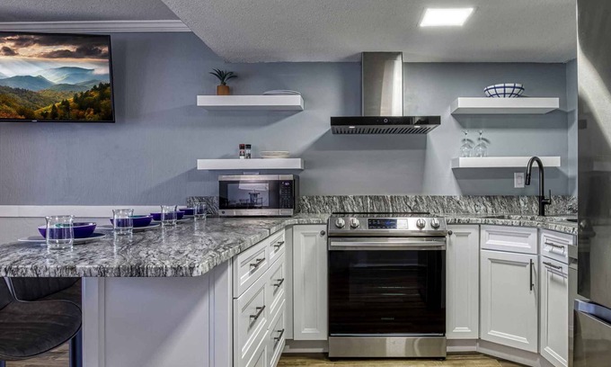 Sevierville Apartamento | Newly Renovated 5 Star Condo Pool Gorgeous View