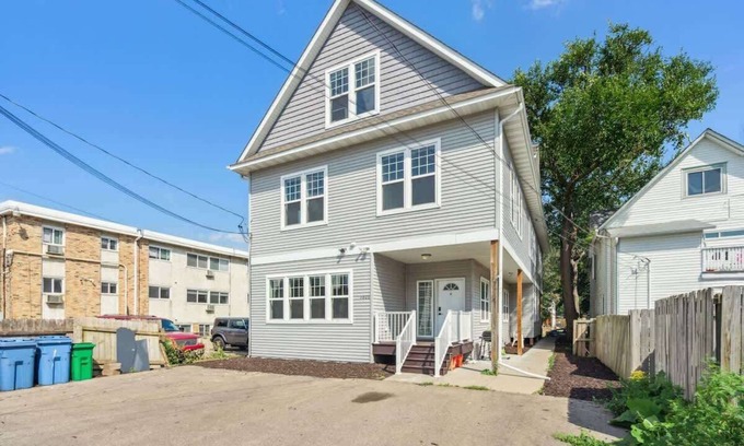Lyn-Lake Casa | Newly Renovated 5BD 4BA Home near Downtown