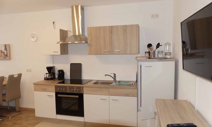 Guenzburg Apartamento | Apartamento recientemente renovado de 70m² en el 1er. Piso en una ubicación central