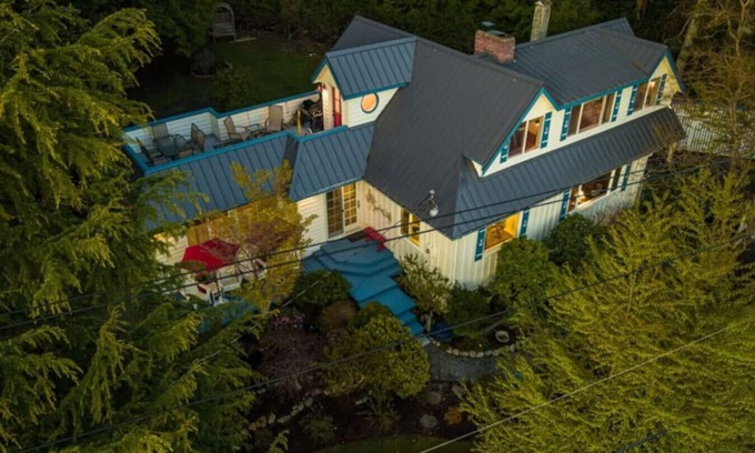 Freeland Casa | NEWLY Renovated Anchor House | Rooftop Patio | Pet Friendly | 3min Walk to Beach