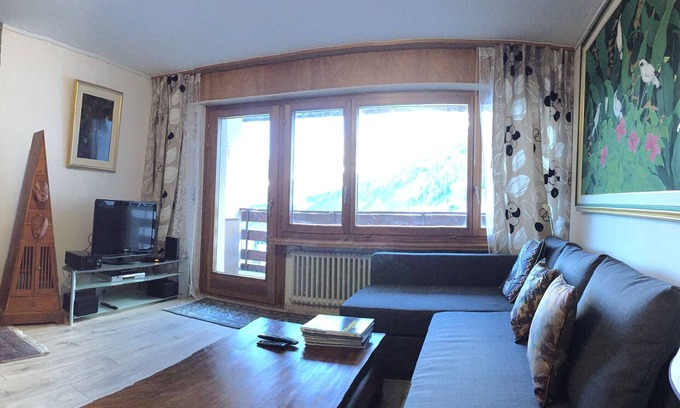 Leukerbad Apartamento | Apartamento recientemente renovado con vistas panorámicas en el complejo suizo de esquí / baño caliente