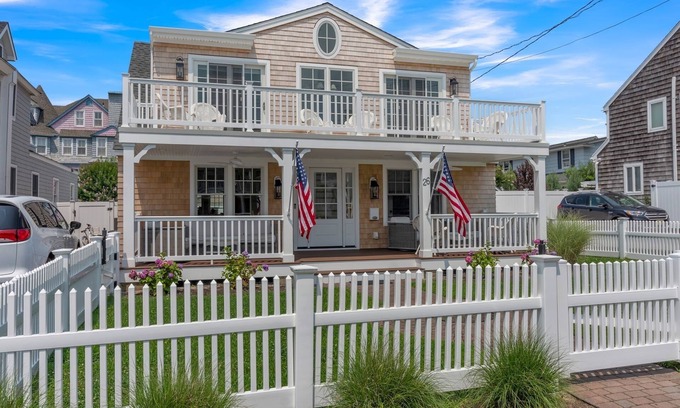 Avon Casa | Newly Renovated Bay Head Family Escape Steps to Quiet Beach with Pool