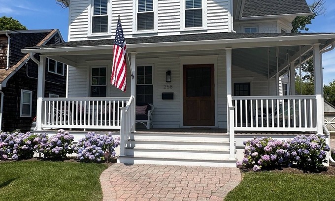 Point Pleasant Beach Casa | Newly Renovated Bay Head Beach House With Guest Cottage