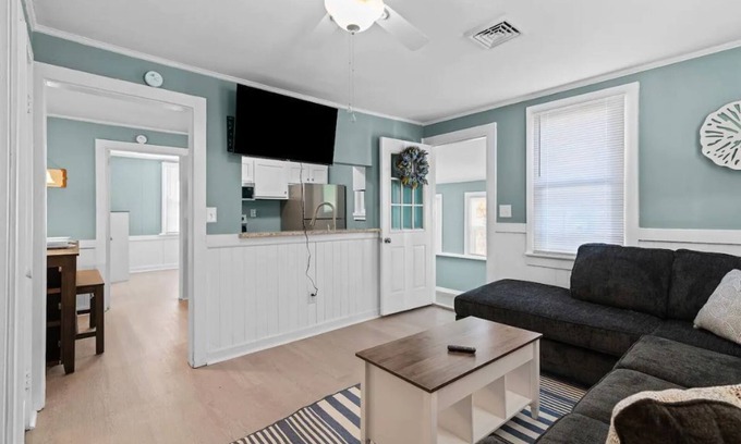Fox Hill - Grandview Casa | Newly-Renovated Beach Bungalow-Walk to Beach