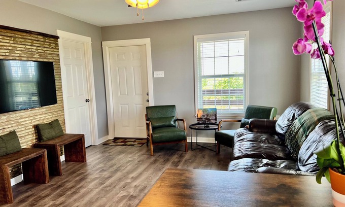 Delacroix Casa | NEWLY renovated cozy 2-bedroom house located in sportsman’s paradise.