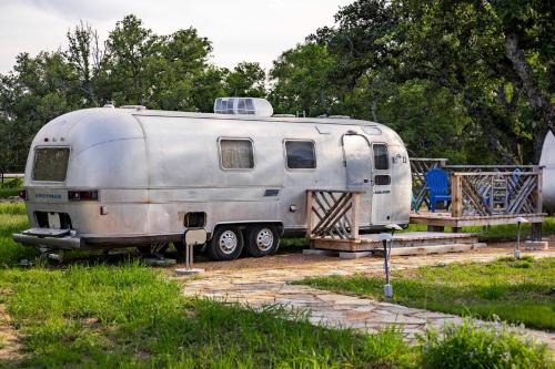Spicewood Casa | Newly Renovated Camper with Fresh Decor and Tiny Deck in Texas