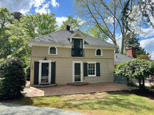 Hillsborough Casa | Newly Renovated Carriage House