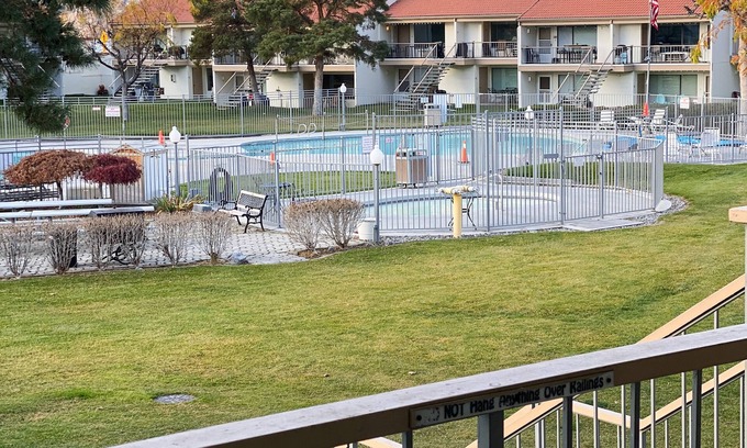 Quincy Condominio | Newly Renovated! CB Condo unit 104 (sleeps up to 8)