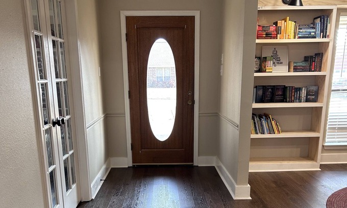 Conway Casa | Newly Renovated Classic Conway Home! Close to all Conway has to offer.